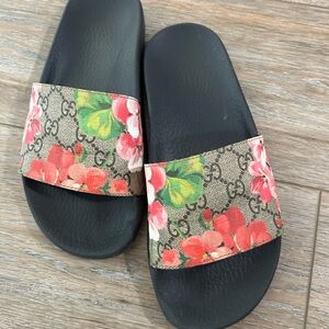 Gucci Floral Slide Sandals - Black and Multicolor